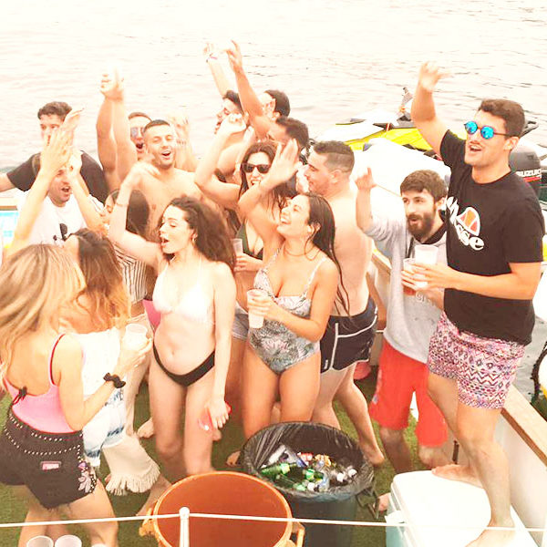 Yate PartyBoat Asturias Gijon Fiesta en Barco