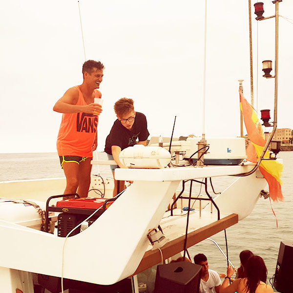 Yate PartyBoat Asturias Gijon Fiesta en Barco