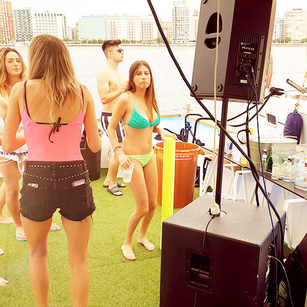 Yate PartyBoat Asturias Gijon Fiesta en Barco